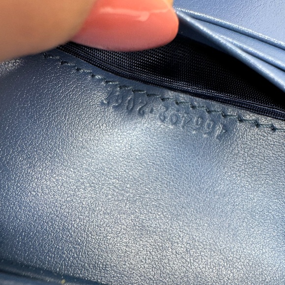 GUCCI
Calfskin Matelasse Aria GG Marmont Card Case Wallet Clear Blue - Picture 9 of 9